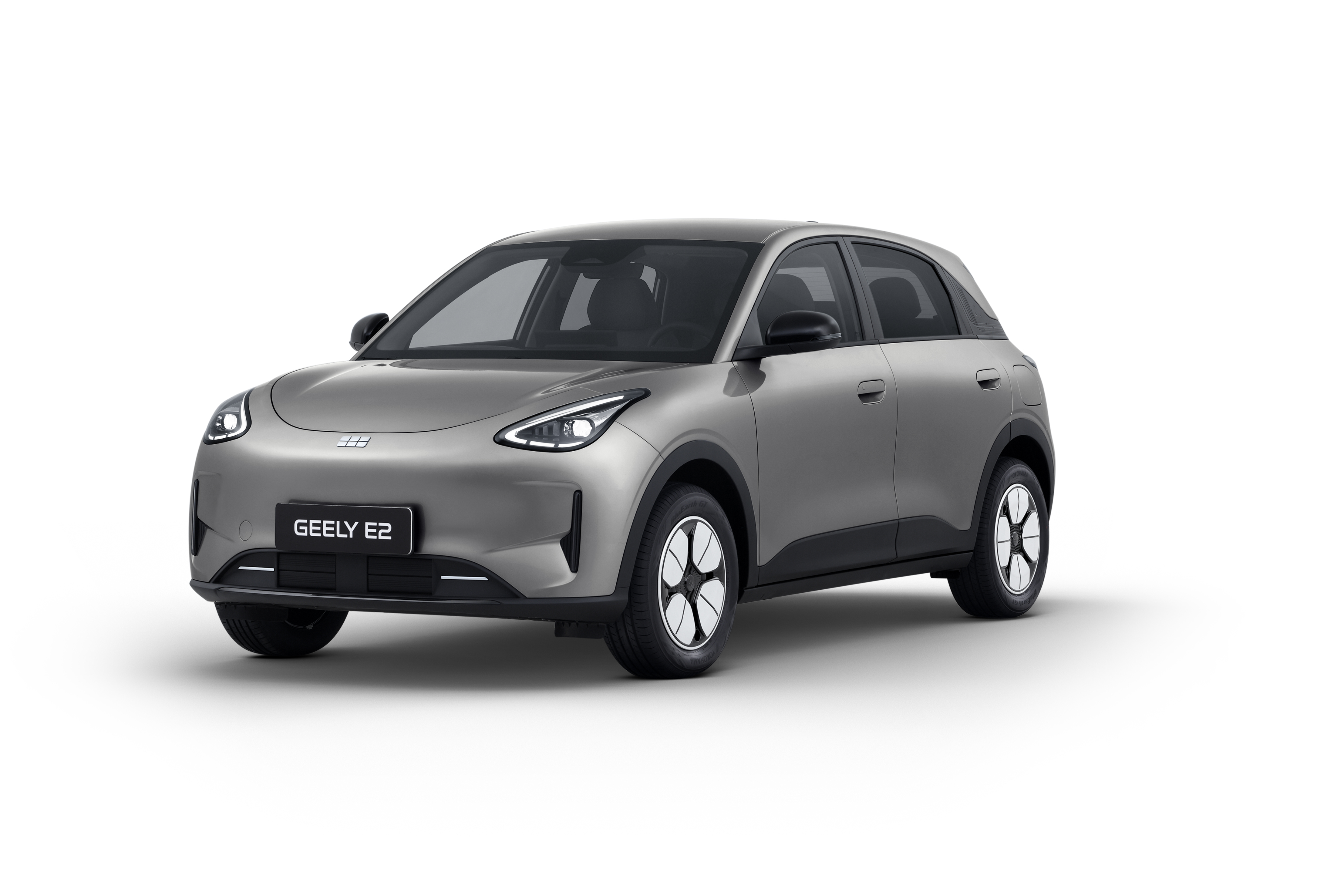 Geely E2 gris plata en tres cuartos delantero