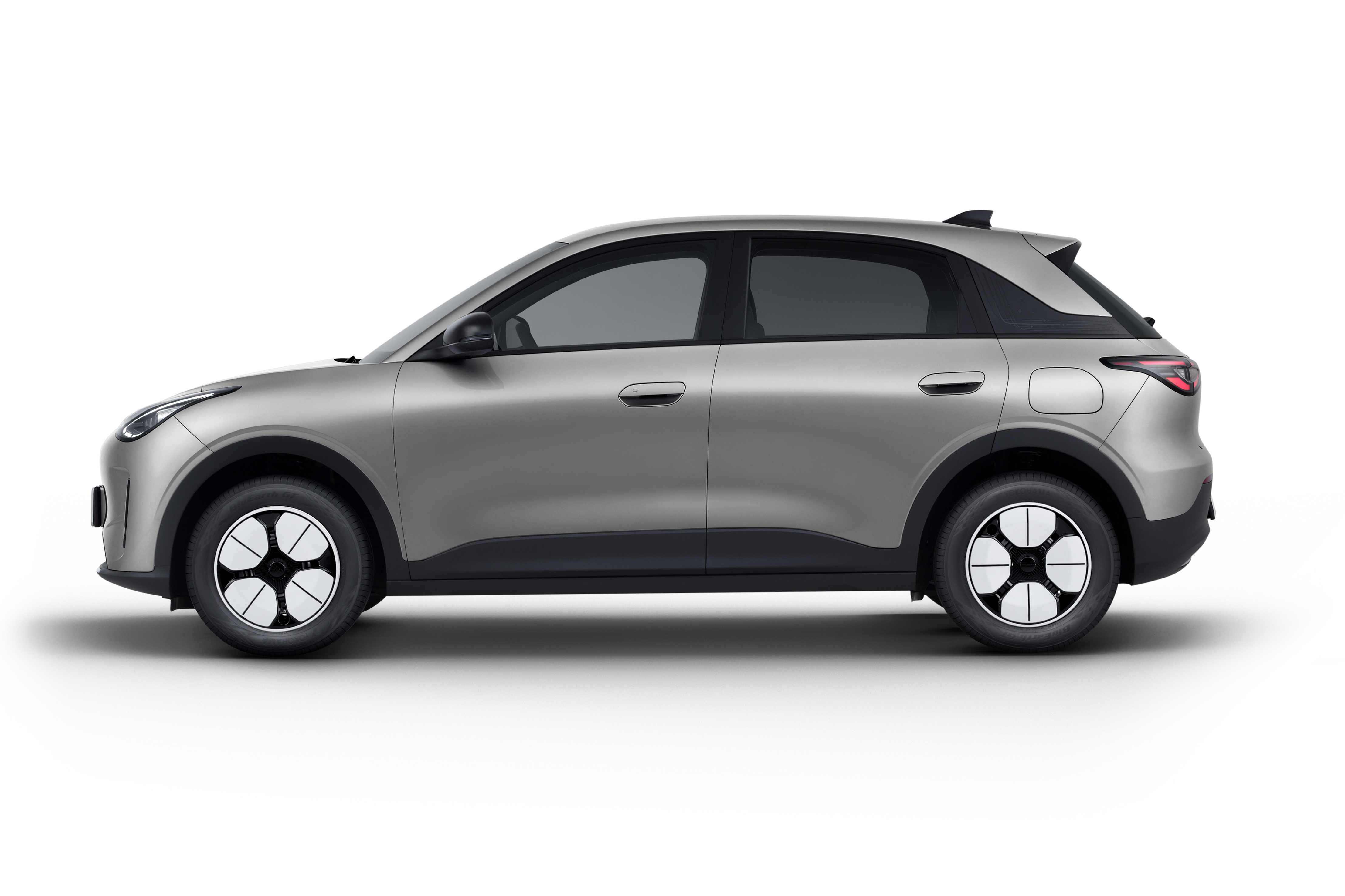 Geely E2 en vista lateral completa